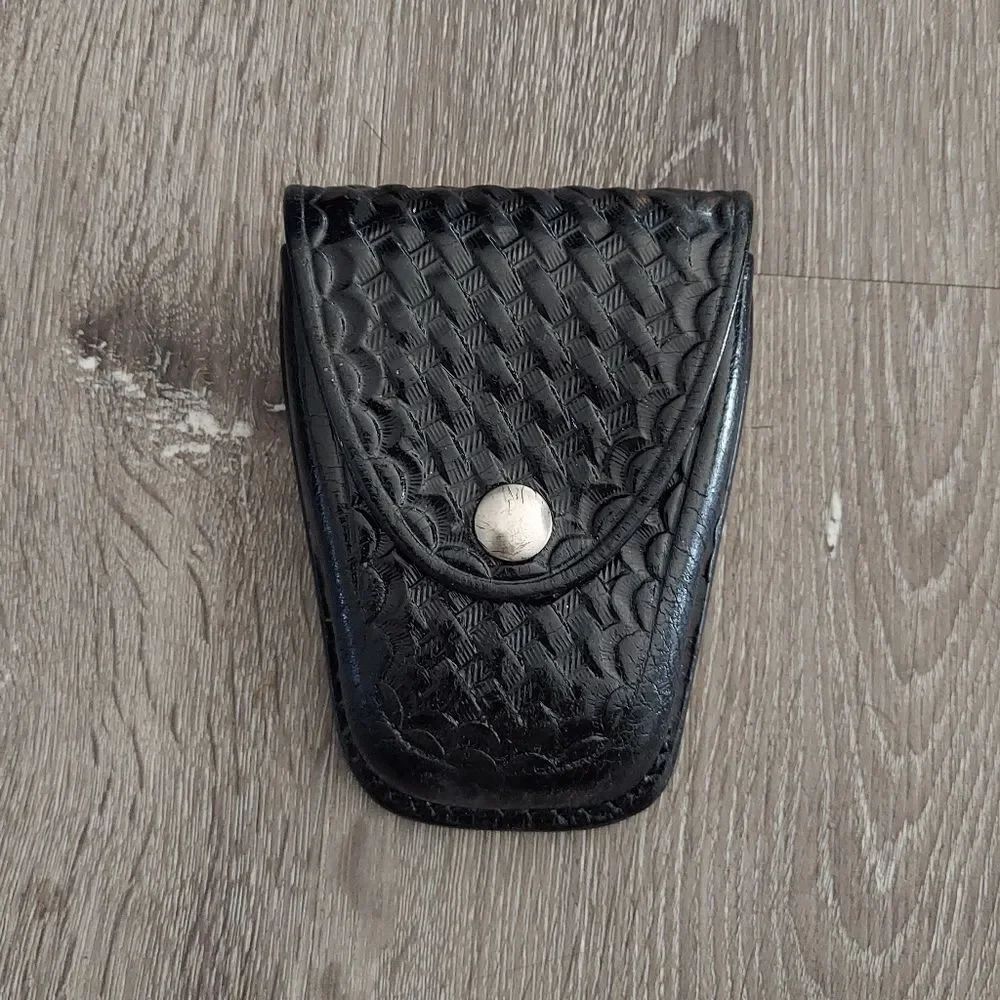 Dutyman Closed Cuff Case Basketweave